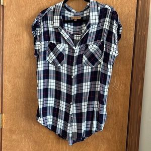 XL Ladies Top Button Down V-Neck Short Sleeve Never worn